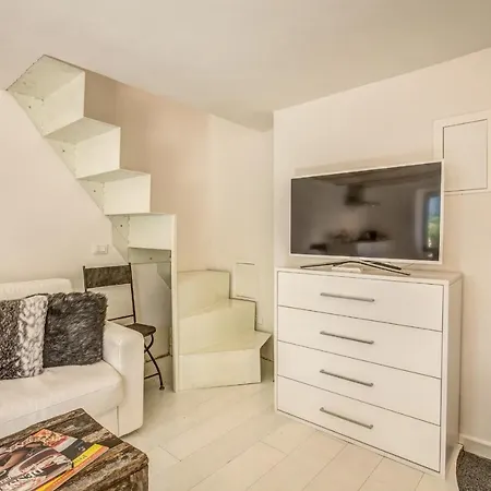 Di Design Con Vista Sui Monti * ロッカ・ディ・メッツォ