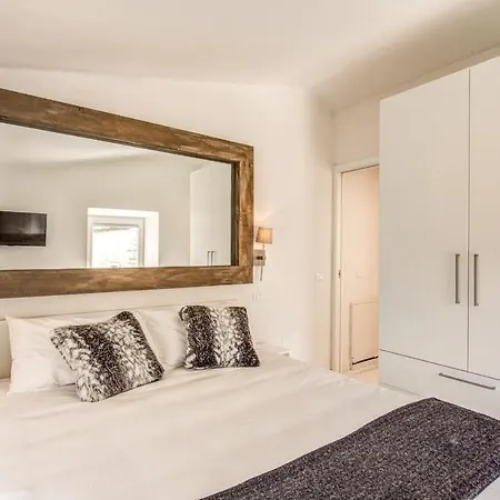 Di Design Con Vista Sui Monti